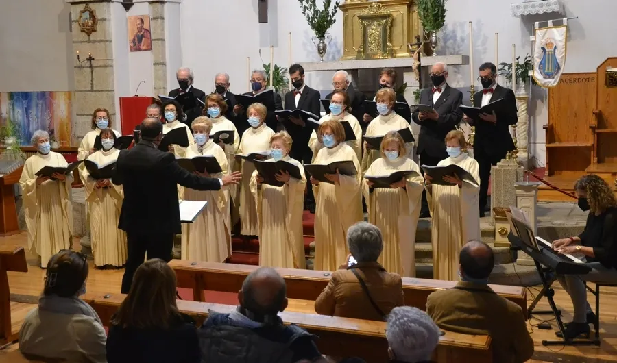 Foto 6 - La Coral D&aacute;maso Ledesma conmemora con una actuaci&oacute;n el inicio de la Semana Santa