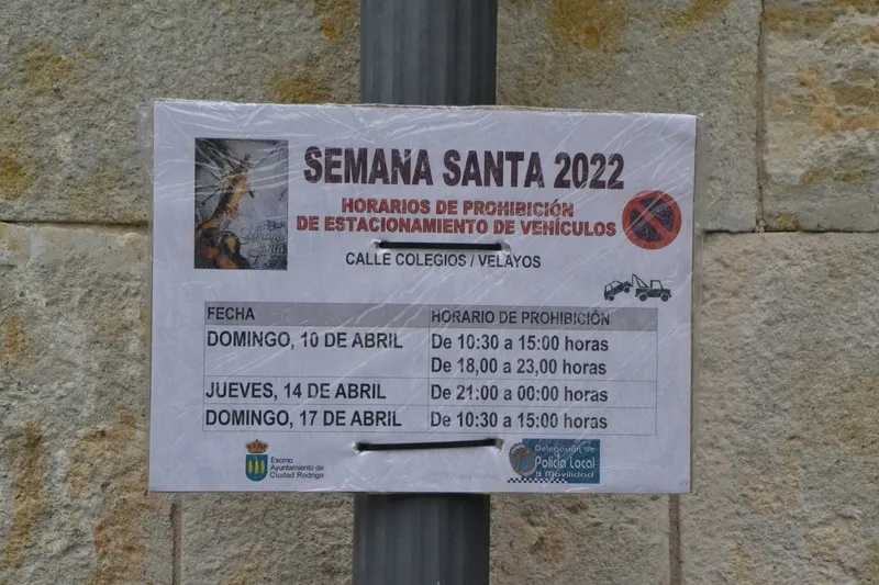 Foto 3 - La Semana Santa llega a la Oficina de Turismo con varios maniqu&iacute;es