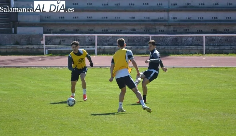 Foto 18 - Mar&iacute;a se pasa al 4-4-2 con un once muy marcado en el entrenamiento del Salamanca UDS