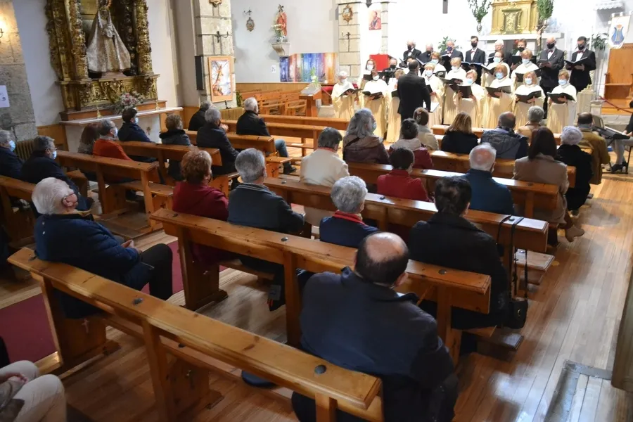 Foto 3 - La Coral D&aacute;maso Ledesma conmemora con una actuaci&oacute;n el inicio de la Semana Santa