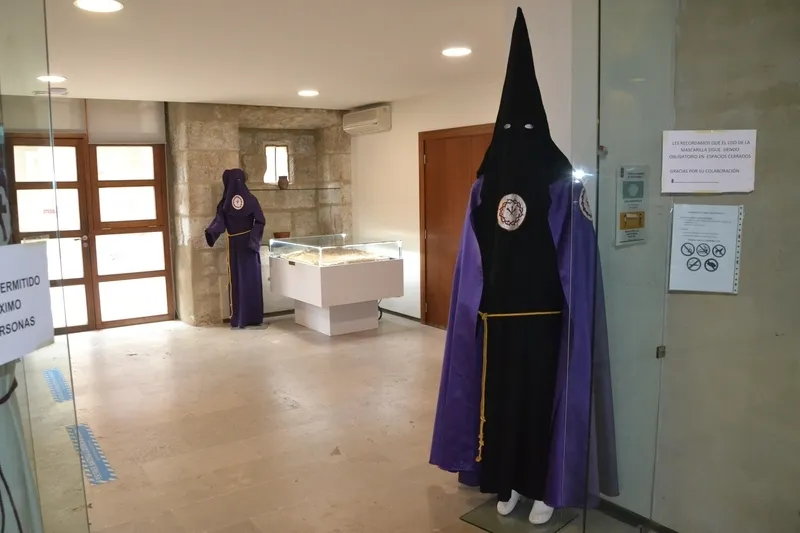 Foto 7 - La Semana Santa llega a la Oficina de Turismo con varios maniqu&iacute;es
