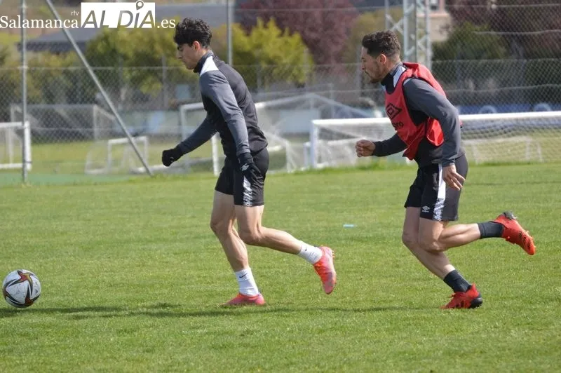 Foto 3 - Lozano se pone los guantes como tercer portero del Salamanca UDS en un entrenamiento sin Moreno y con Alem&aacute;n y Monroy