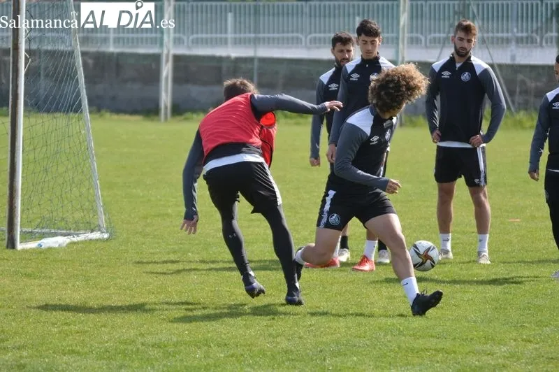 Foto 5 - Lozano se pone los guantes como tercer portero del Salamanca UDS en un entrenamiento sin Moreno y con Alem&aacute;n y Monroy