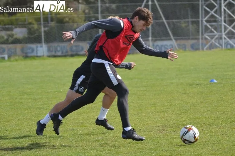 Foto 6 - Lozano se pone los guantes como tercer portero del Salamanca UDS en un entrenamiento sin Moreno y con Alem&aacute;n y Monroy