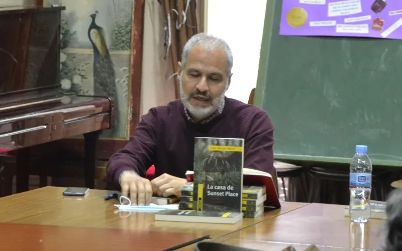 Foto 2 - Juan Manuel Mart&iacute;n presenta en Mir&oacute;briga su libro &lsquo;La casa de Sunset Place&rsquo;