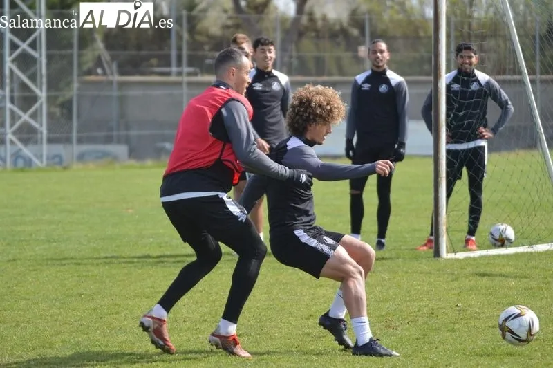 Foto 7 - Lozano se pone los guantes como tercer portero del Salamanca UDS en un entrenamiento sin Moreno y con Alem&aacute;n y Monroy