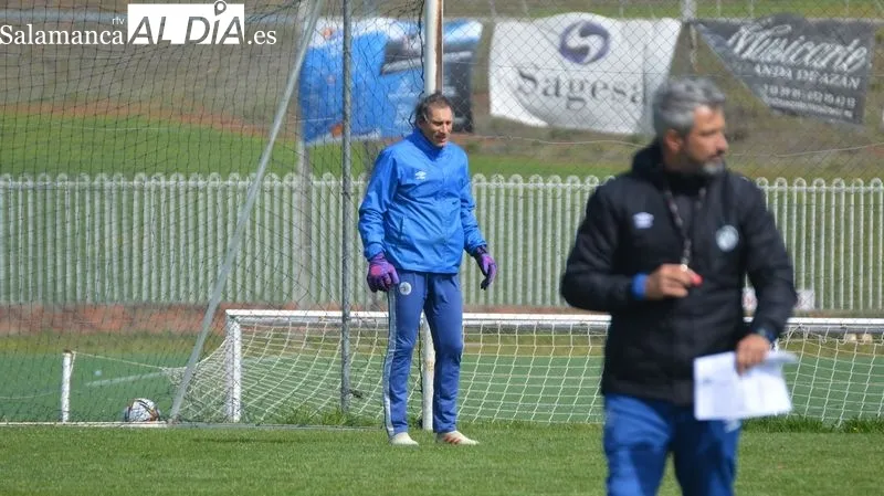 Foto 13 - Lozano se pone los guantes como tercer portero del Salamanca UDS en un entrenamiento sin Moreno y con Alem&aacute;n y Monroy