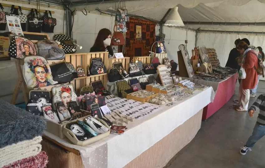 Foto 4 - Ciudad Rodrigo &ldquo;abre el abanico&rdquo; de la artesan&iacute;a con quesos, mantas o jabones