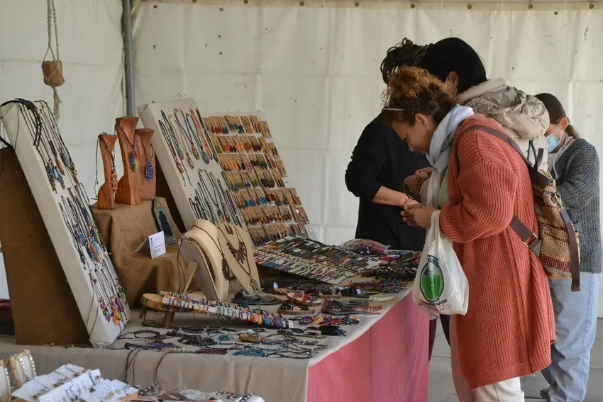 Foto 3 - Ciudad Rodrigo &ldquo;abre el abanico&rdquo; de la artesan&iacute;a con quesos, mantas o jabones