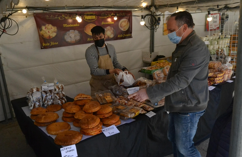 Foto 2 - Ciudad Rodrigo “abre el abanico” de la artesanía con quesos, mantas o jabones