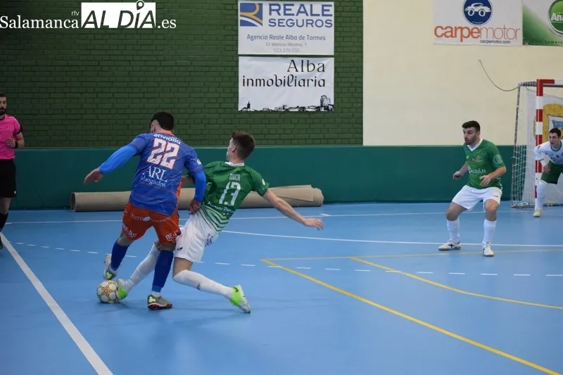 Foto 6 - El Sala Ourense se lleva los tres puntos de Alba de Tormes en la &uacute;ltima jugada (0-1)