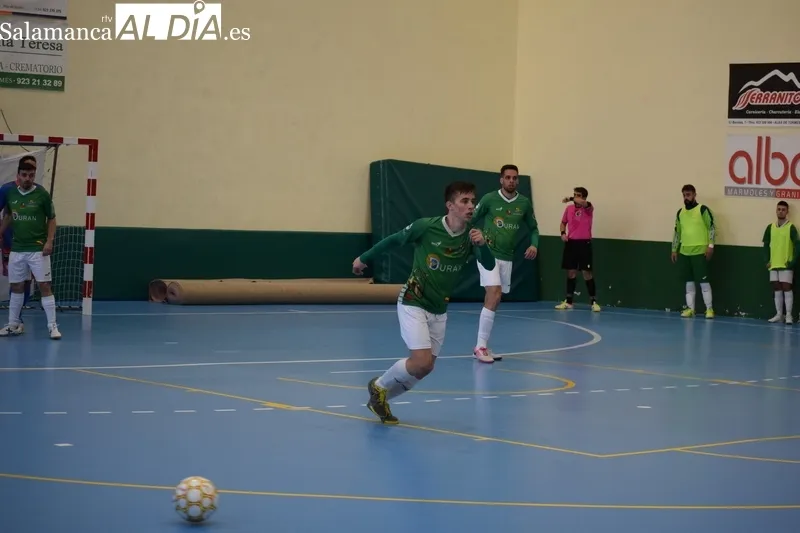 Foto 5 - El Sala Ourense se lleva los tres puntos de Alba de Tormes en la &uacute;ltima jugada (0-1)