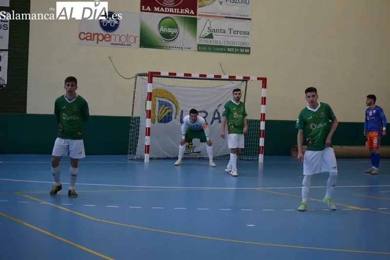 Foto 4 - El Sala Ourense se lleva los tres puntos de Alba de Tormes en la &uacute;ltima jugada (0-1)
