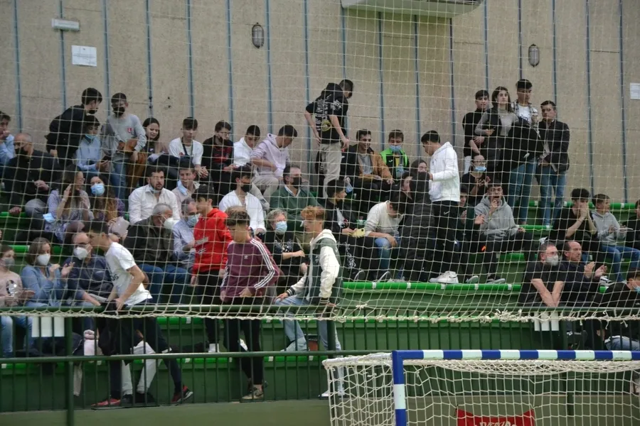 Foto 4 - El III Juvenil vence con holgura el trascendental derby frente al FS Salamanca