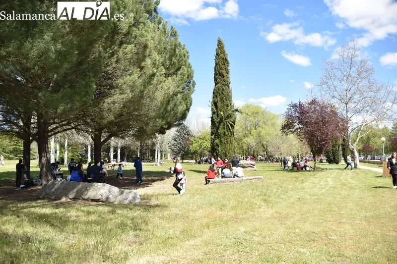 Foto 10 - La Aldehuela, otra de las concurridas zonas este Lunes de Aguas