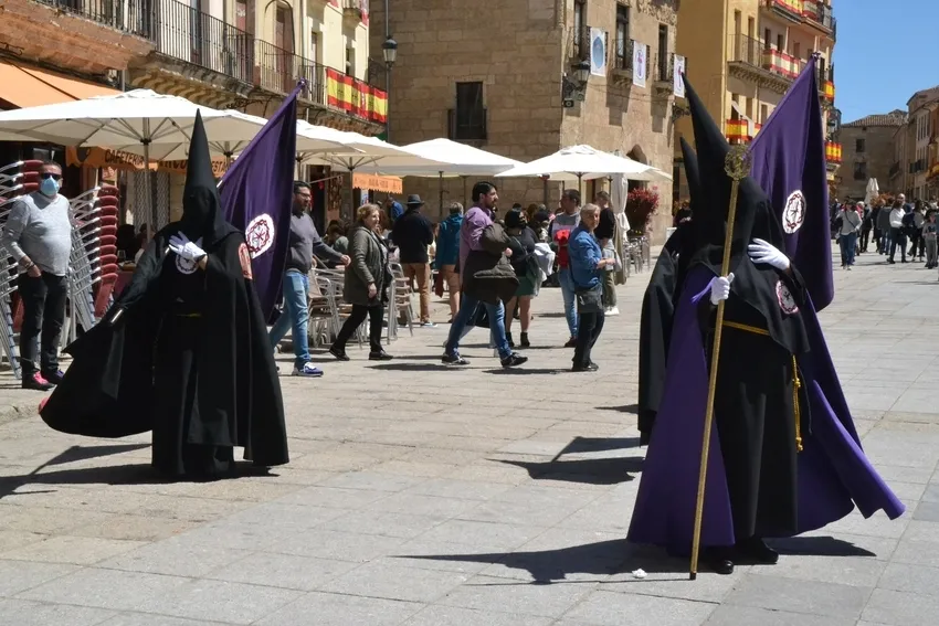 Foto 3 - Largo y caluroso Paso a la Agon&iacute;a de la Cofrad&iacute;a de Jes&uacute;s Nazareno