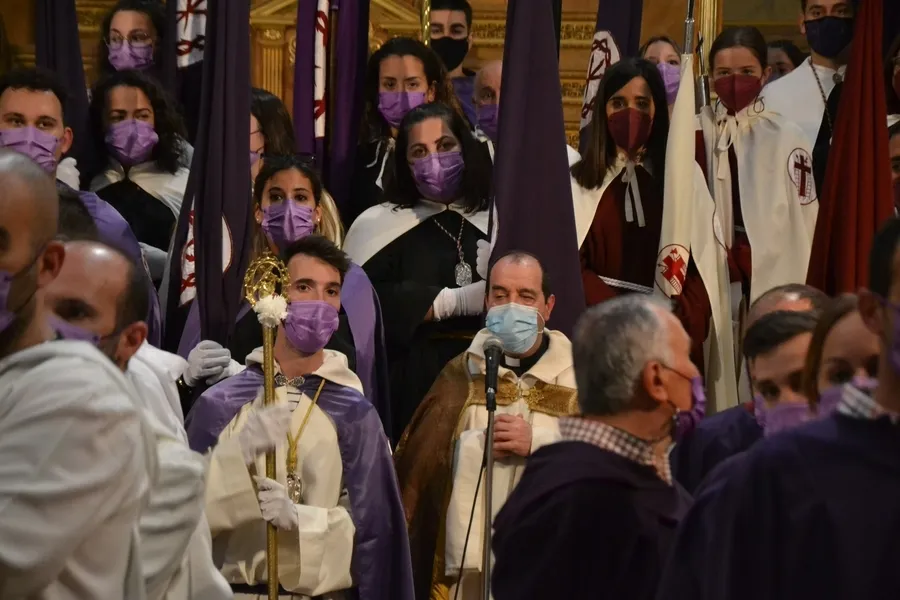 Foto 7 - Mir&oacute;briga cierra la Semana Santa con gran ambiente y un enorme susto en la salida del Resucitado