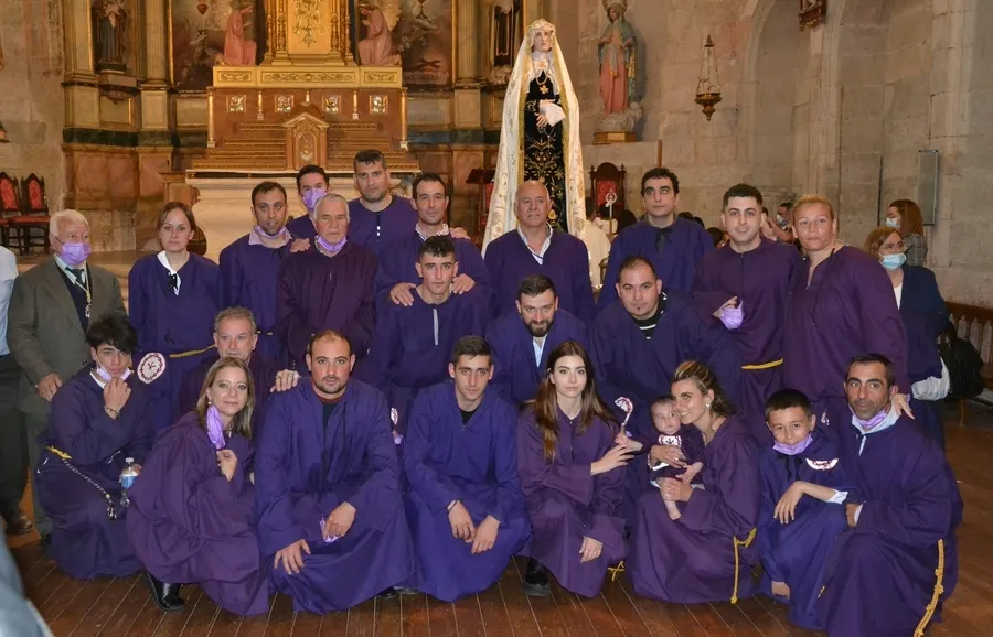 Foto 5 - Mir&oacute;briga cierra la Semana Santa con gran ambiente y un enorme susto en la salida del Resucitado