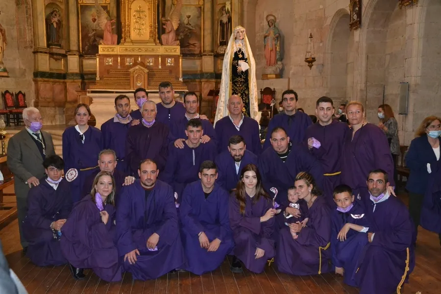 Foto 4 - Mir&oacute;briga cierra la Semana Santa con gran ambiente y un enorme susto en la salida del Resucitado