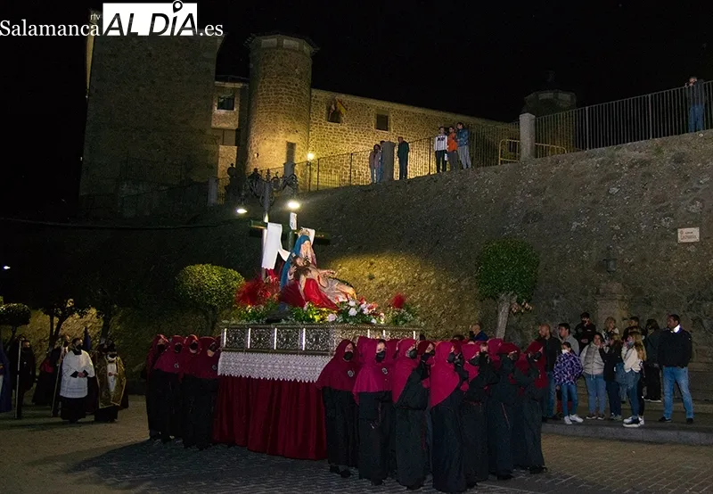 Foto 15 - Un manto de fervor arropa a Nuestra Se&ntilde;ora de las Angustias