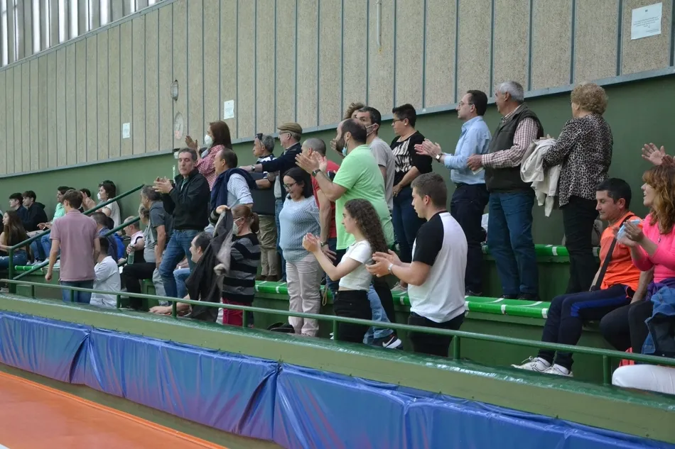 Foto 11 - Puntazo del III Juvenil ante el l&iacute;der de su competici&oacute;n