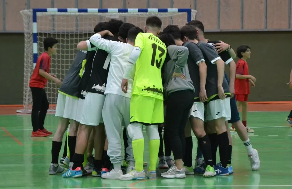 Foto 9 - Puntazo del III Juvenil ante el l&iacute;der de su competici&oacute;n