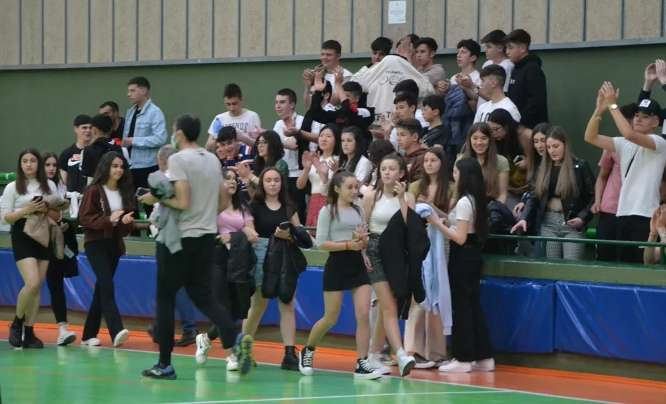 Foto 7 - Puntazo del III Juvenil ante el l&iacute;der de su competici&oacute;n