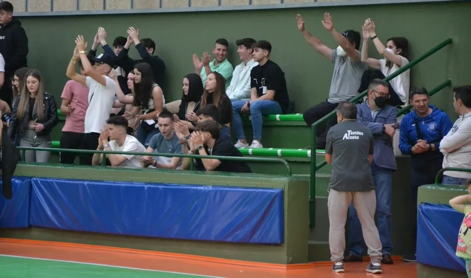 Foto 6 - Puntazo del III Juvenil ante el l&iacute;der de su competici&oacute;n