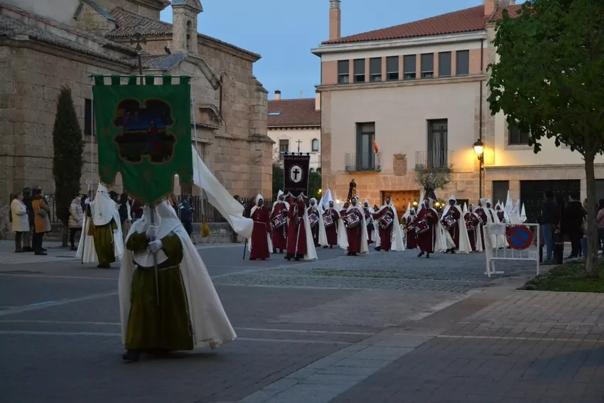 Foto 8 - Los romanos prenden a Jes&uacute;s en la Plaza Mayor con m&aacute;s luz de lo habitual