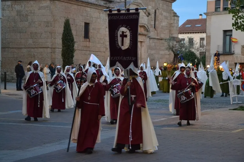 Foto 7 - Los romanos prenden a Jes&uacute;s en la Plaza Mayor con m&aacute;s luz de lo habitual