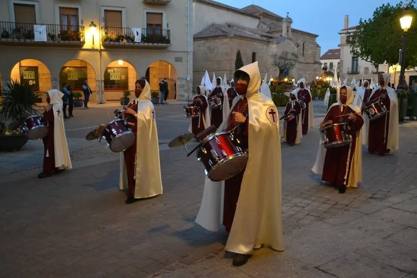 Foto 6 - Los romanos prenden a Jes&uacute;s en la Plaza Mayor con m&aacute;s luz de lo habitual