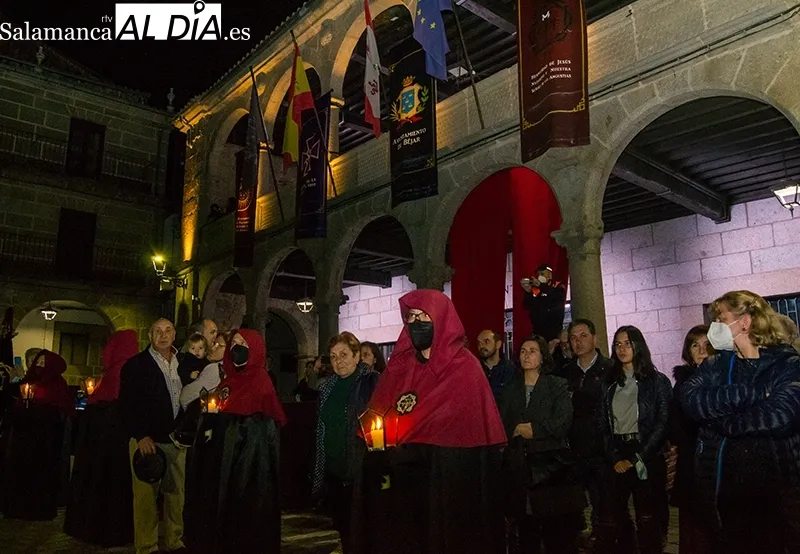 Foto 8 - Un manto de fervor arropa a Nuestra Se&ntilde;ora de las Angustias