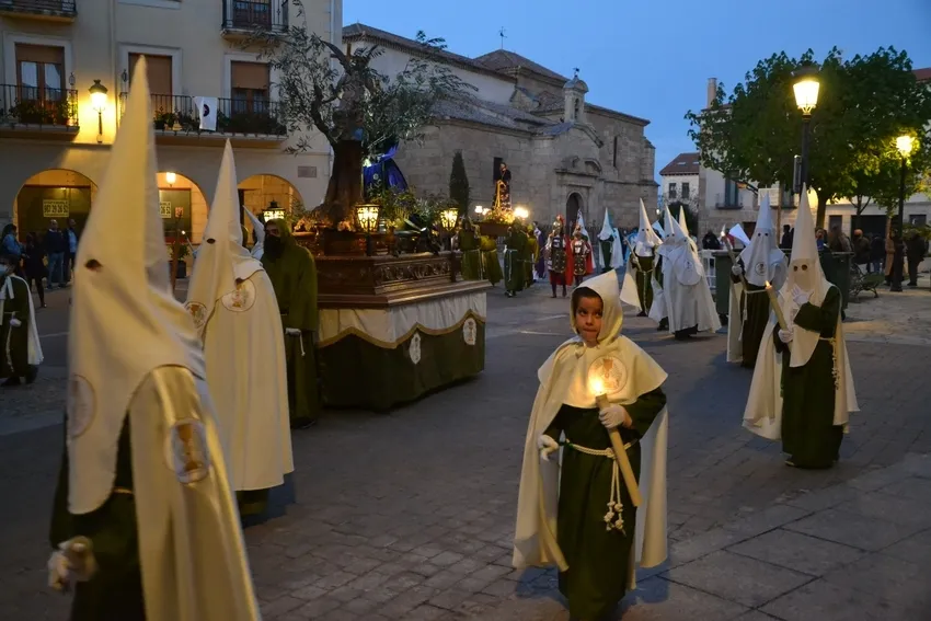 Foto 4 - Los romanos prenden a Jes&uacute;s en la Plaza Mayor con m&aacute;s luz de lo habitual