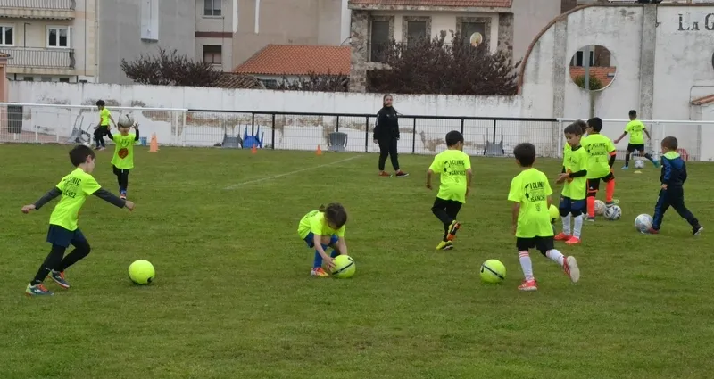 Foto 7 - &Eacute;xito de participaci&oacute;n en el Cl&iacute;nic de F&uacute;tbol en homenaje a Ricardo S&aacute;nchez