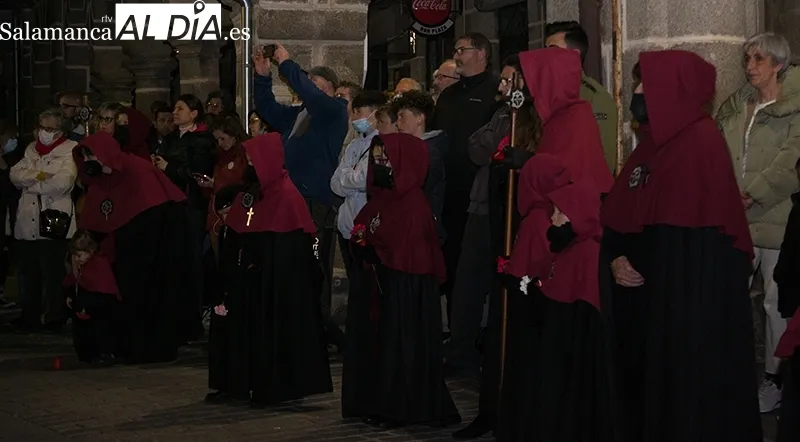 Foto 3 - Un manto de fervor arropa a Nuestra Se&ntilde;ora de las Angustias