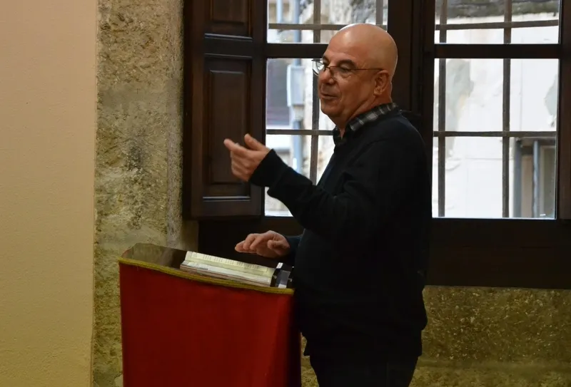 Foto 4 - Mir&oacute;briga escribe con un recital po&eacute;tico-musical la primera p&aacute;gina de su Feria del Libro 2022