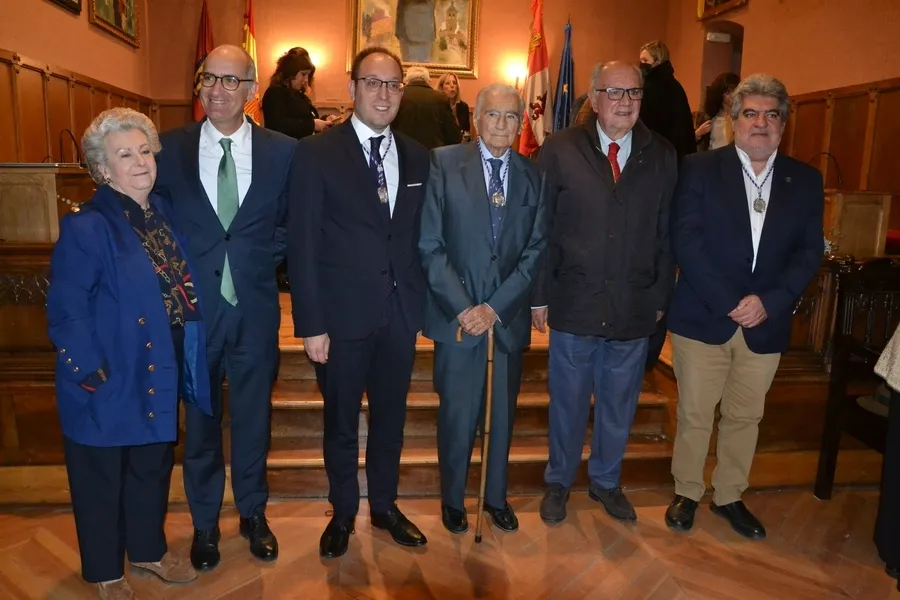 Foto 7 - Ciudad Rodrigo nombra con orgullo a Manuel Delgado S&aacute;nchez-Arjona como Hijo Predilecto
