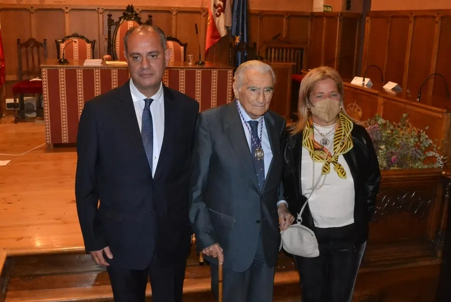 Foto 2 - Ciudad Rodrigo nombra con orgullo a Manuel Delgado S&aacute;nchez-Arjona como Hijo Predilecto