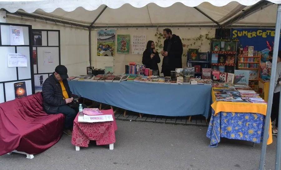 Foto 8 - Las &uacute;ltimas tertulias y actividades para ni&ntilde;os ponen el ep&iacute;logo a la Feria del Libro