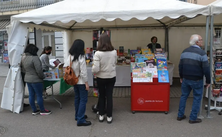 Foto 5 - Las &uacute;ltimas tertulias y actividades para ni&ntilde;os ponen el ep&iacute;logo a la Feria del Libro