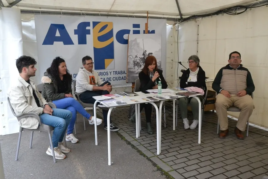 Foto 4 - Las &uacute;ltimas tertulias y actividades para ni&ntilde;os ponen el ep&iacute;logo a la Feria del Libro