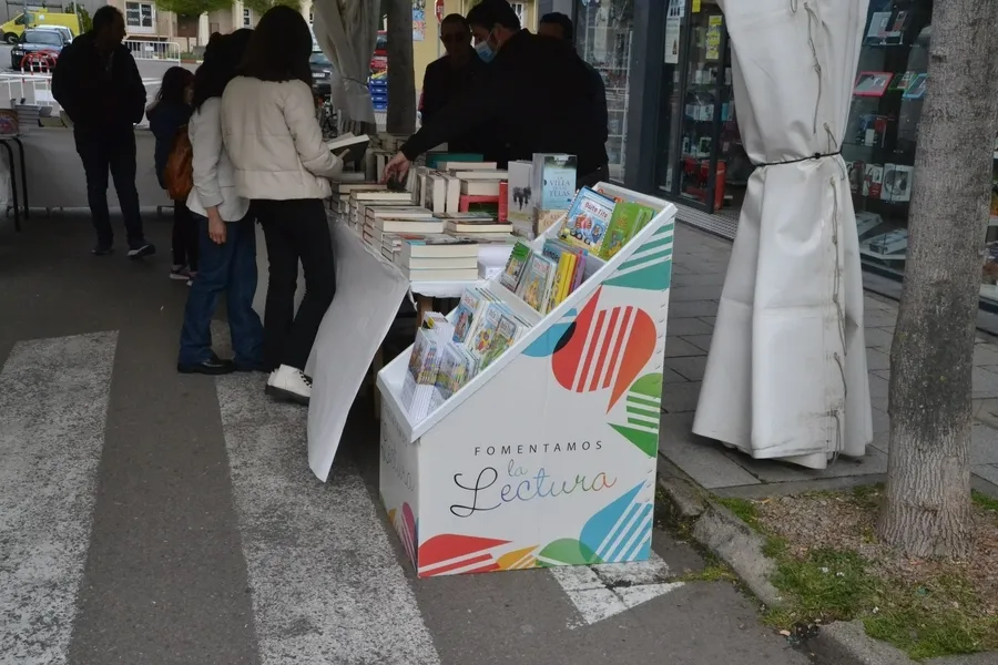 Foto 3 - Las &uacute;ltimas tertulias y actividades para ni&ntilde;os ponen el ep&iacute;logo a la Feria del Libro
