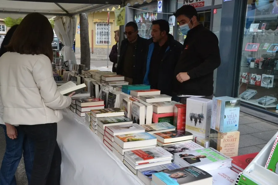 Foto 2 - Las &uacute;ltimas tertulias y actividades para ni&ntilde;os ponen el ep&iacute;logo a la Feria del Libro