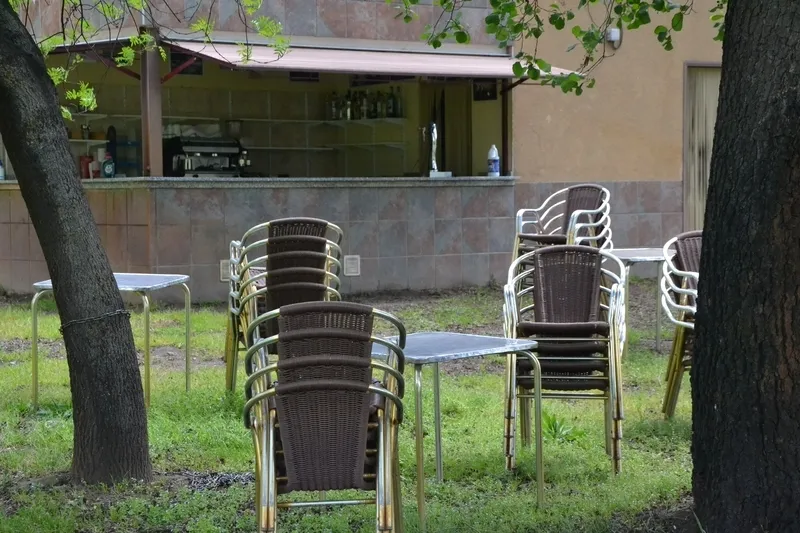 Foto 4 - Ma&ntilde;ana de preparativos en el entorno del r&iacute;o para celebrar el Lunes de Aguas