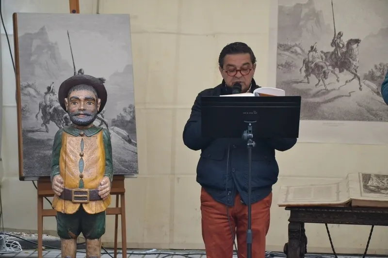 Foto 11 - La lectura de El Quijote gu&iacute;a las primeras horas de actividad en la calle Lorenza Iglesias