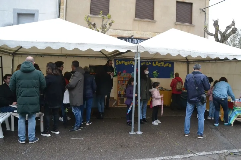 Foto 6 - La lectura de El Quijote gu&iacute;a las primeras horas de actividad en la calle Lorenza Iglesias