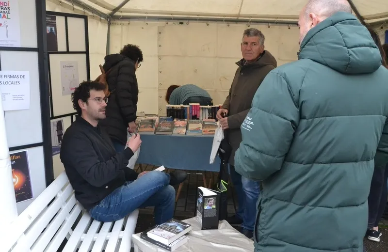 Foto 5 - La lectura de El Quijote gu&iacute;a las primeras horas de actividad en la calle Lorenza Iglesias