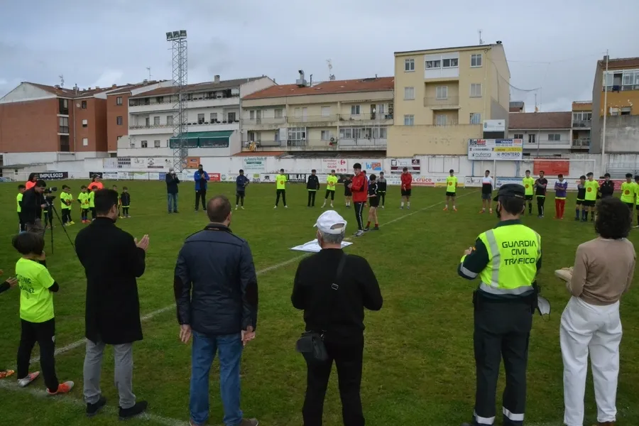 Foto 9 - Ricardo S&aacute;nchez recibe un homenaje como clausura del Cl&iacute;nic que lleva su nombre