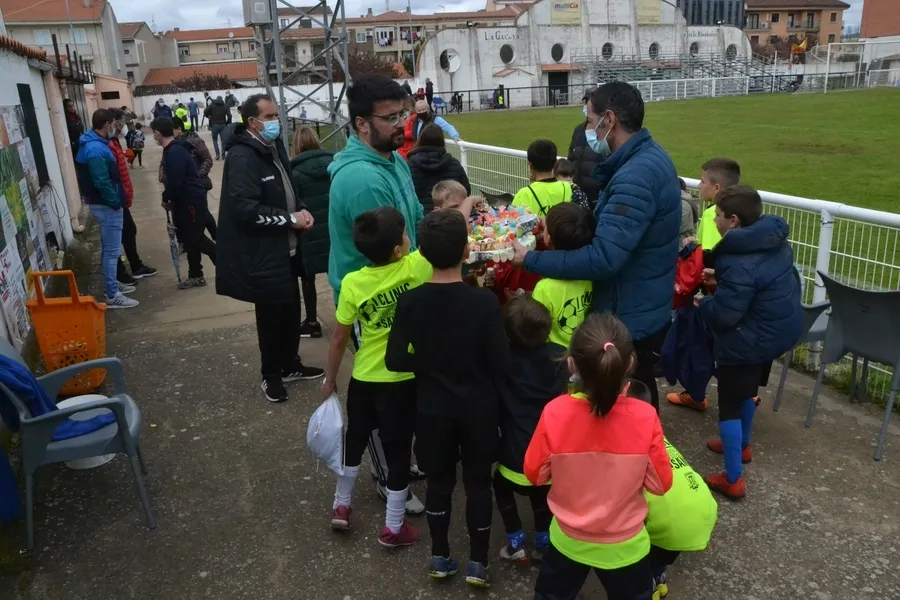 Foto 4 - Ricardo S&aacute;nchez recibe un homenaje como clausura del Cl&iacute;nic que lleva su nombre