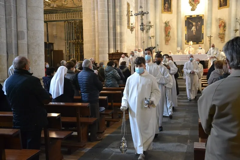 Foto 3 - Los sacerdotes diocesanos se re&uacute;nen en la misa de consagraci&oacute;n del Santo Crisma